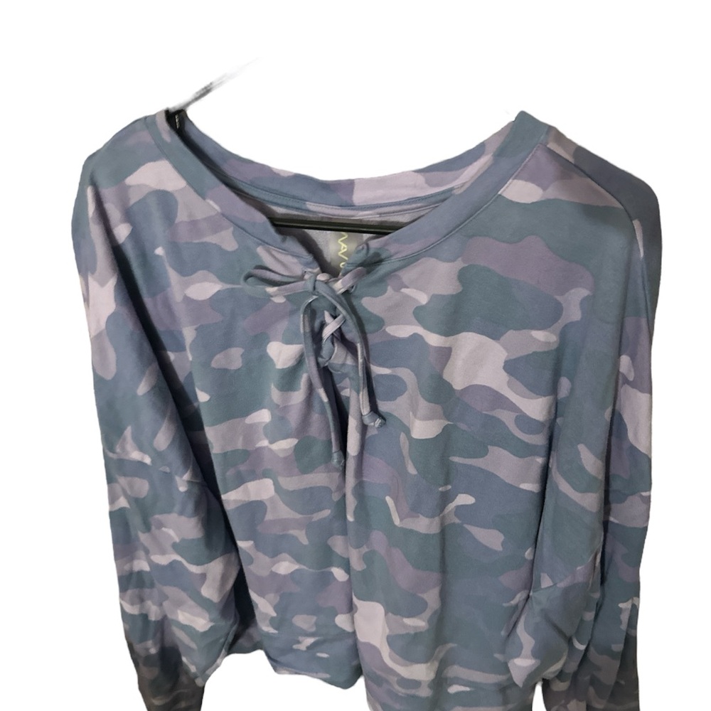 Wavvy HSN Camo Print purple and blue ties at neck sweatshirt 3x so cute 🥰
